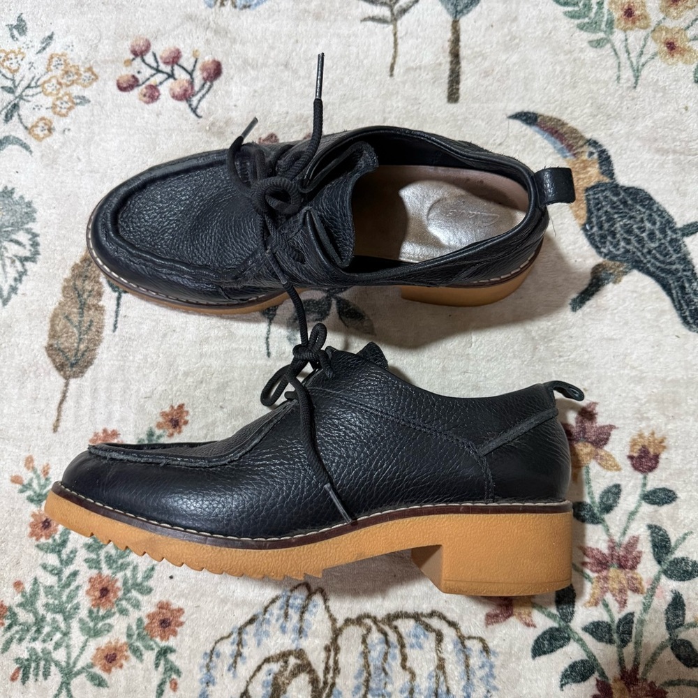 Clark’s Black Leather Womens Shoes size 9